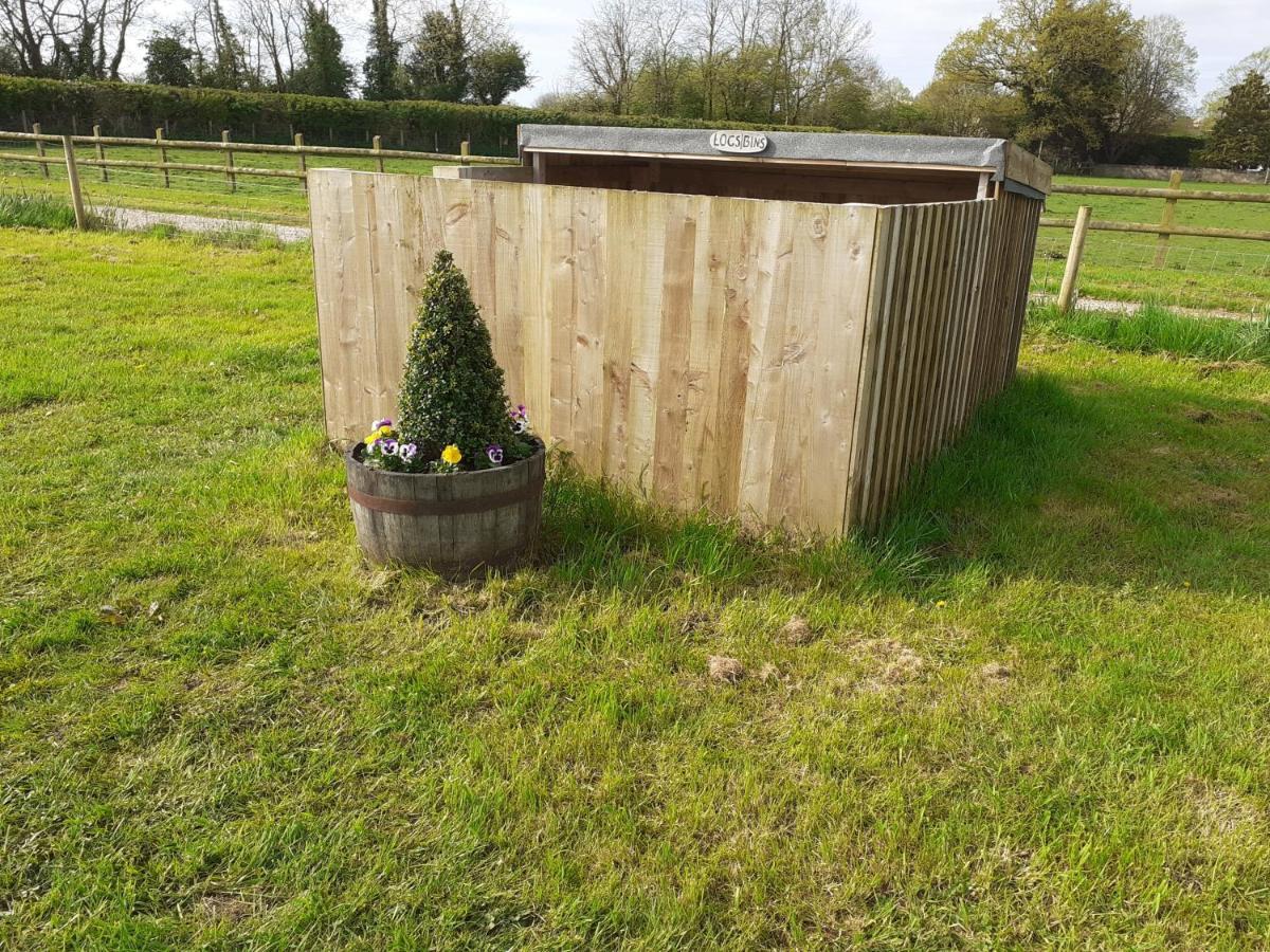 Glamping At The Retreat Wiltshire Is Rural Bliss Villa Chippenham  Exterior photo